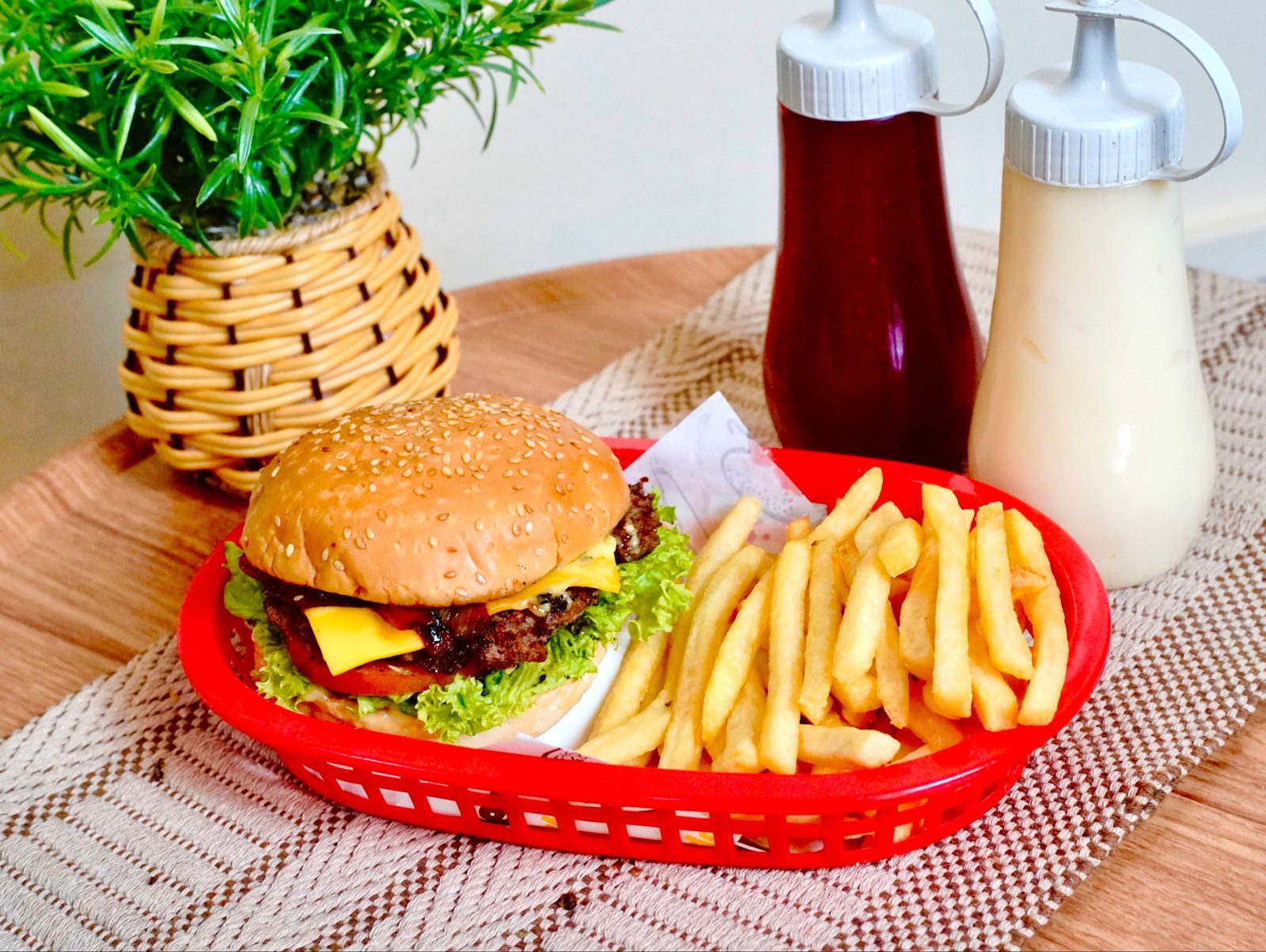 Alabasta Classic Burger with fries